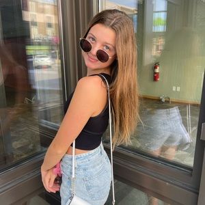 Meet your Posher, Madison